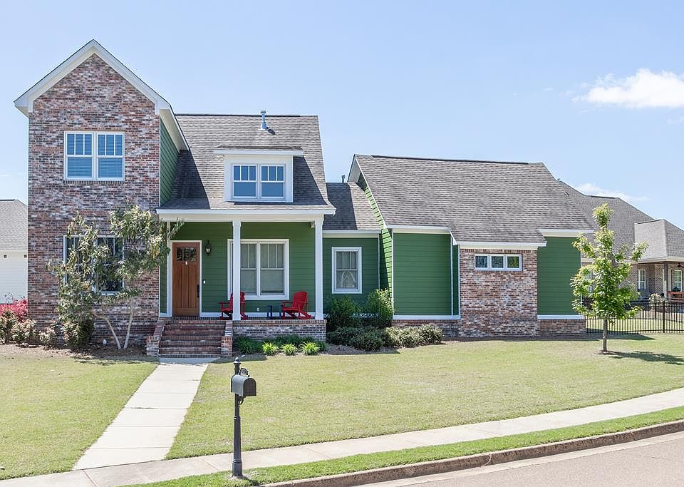 1st image of 302 Abbey Ln