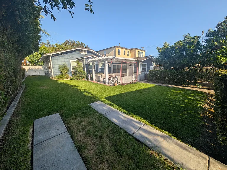 520 N Grand St #B — Photo 11