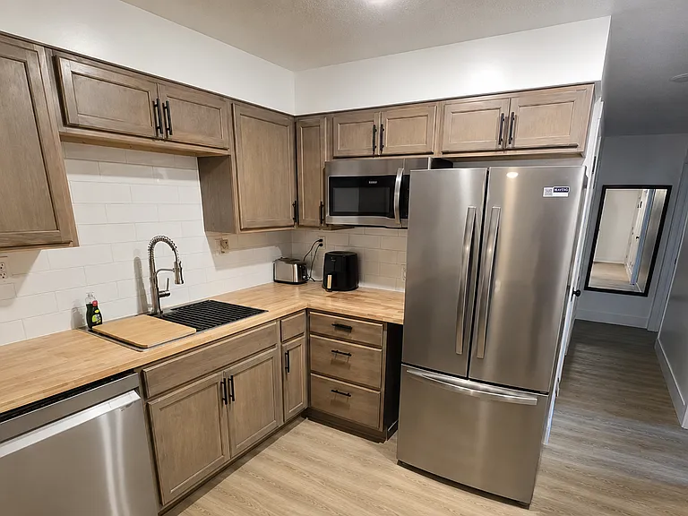220 N Fanning Ave — Photo 2