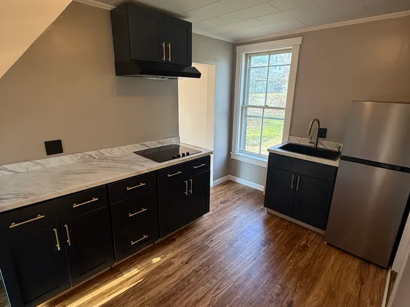 162 Park St, Springfield, VT 05156