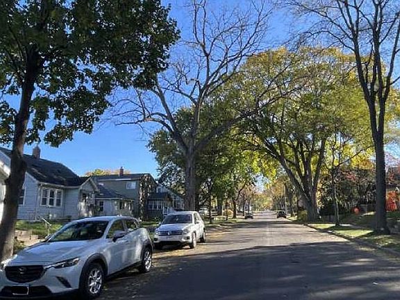 Exterior Neighborhood (street photo)
