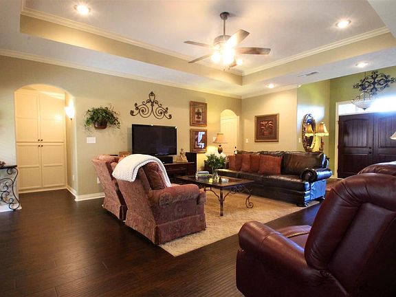 2nd image of 6713 Lawson Cir