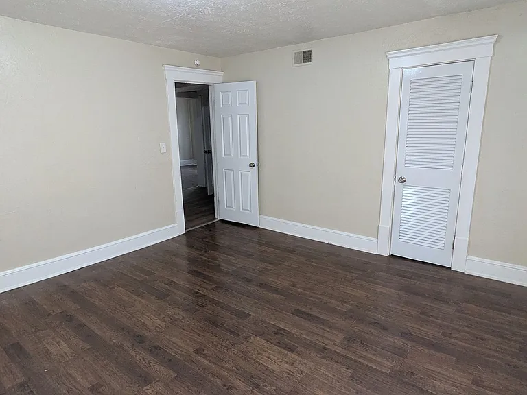 793 Boulevard St — Photo 17
