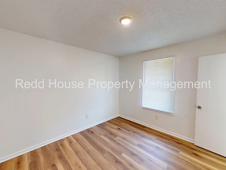 600 Howell St — Photo 6