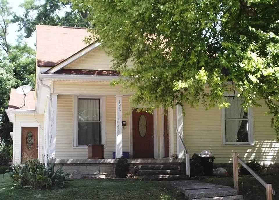 301 E Cottage Grove Ave