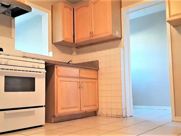 170 N Dalton Ave — Photo 2