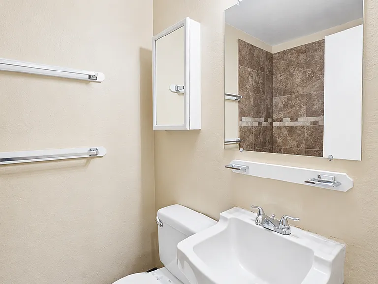 Updated Littleton Apartment with Amenities! Sapphire Place — Photo 15