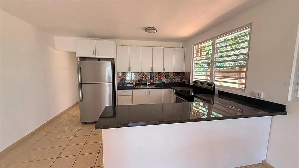 3 bed, 1.0 bath, 1316 sqft, $1,000 — Photo 4