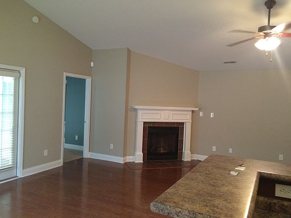 5th image of 117 Alderwood Dr