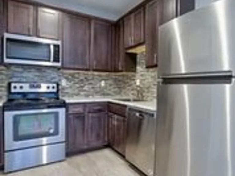 670 E 17th St #1 — Photo 7