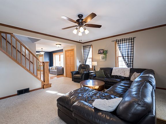 3rd image of 694-S694 Gilman Valley Rd