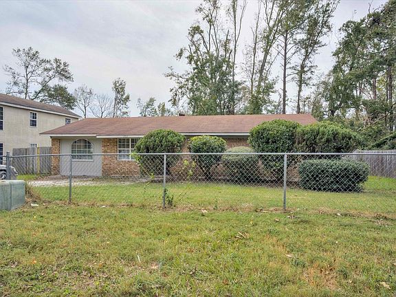 2nd image of 2922 Dahlia Drive