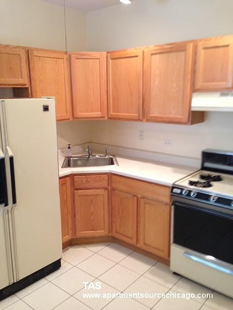 1st image of 2424 N Greenview Ave #1R
