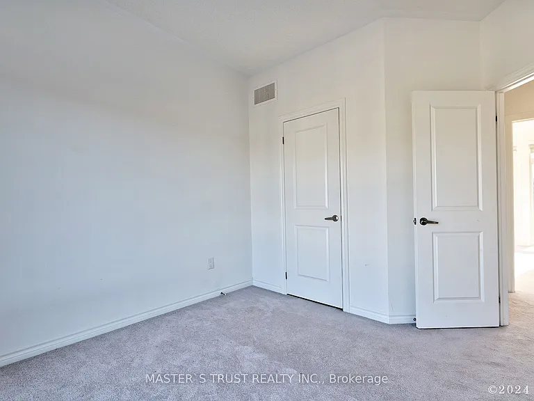 2501 Littlefield Cres — Photo 23