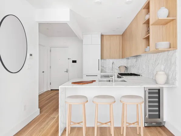 1019 Hancock Street image 3 of 10