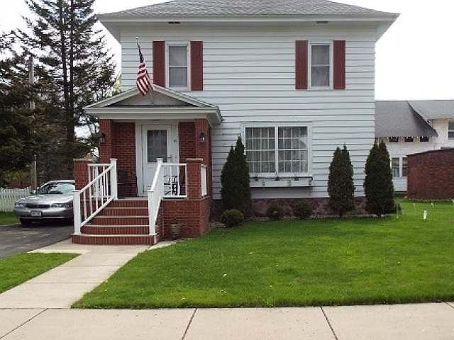 1st image of 911 Clermont St