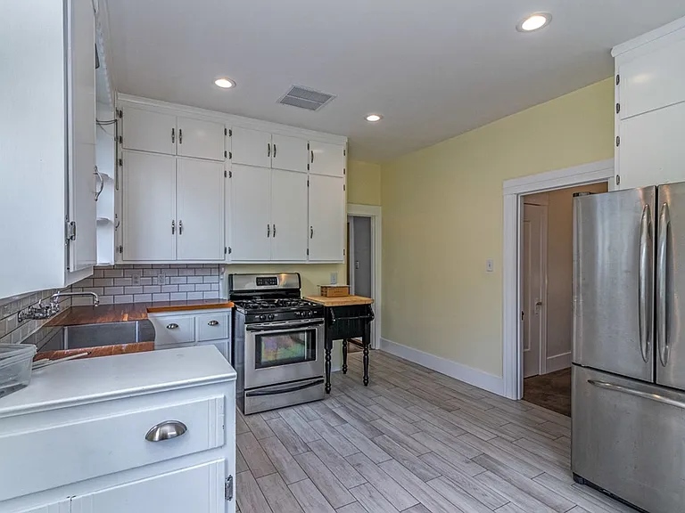 832 Oak St — Photo 5