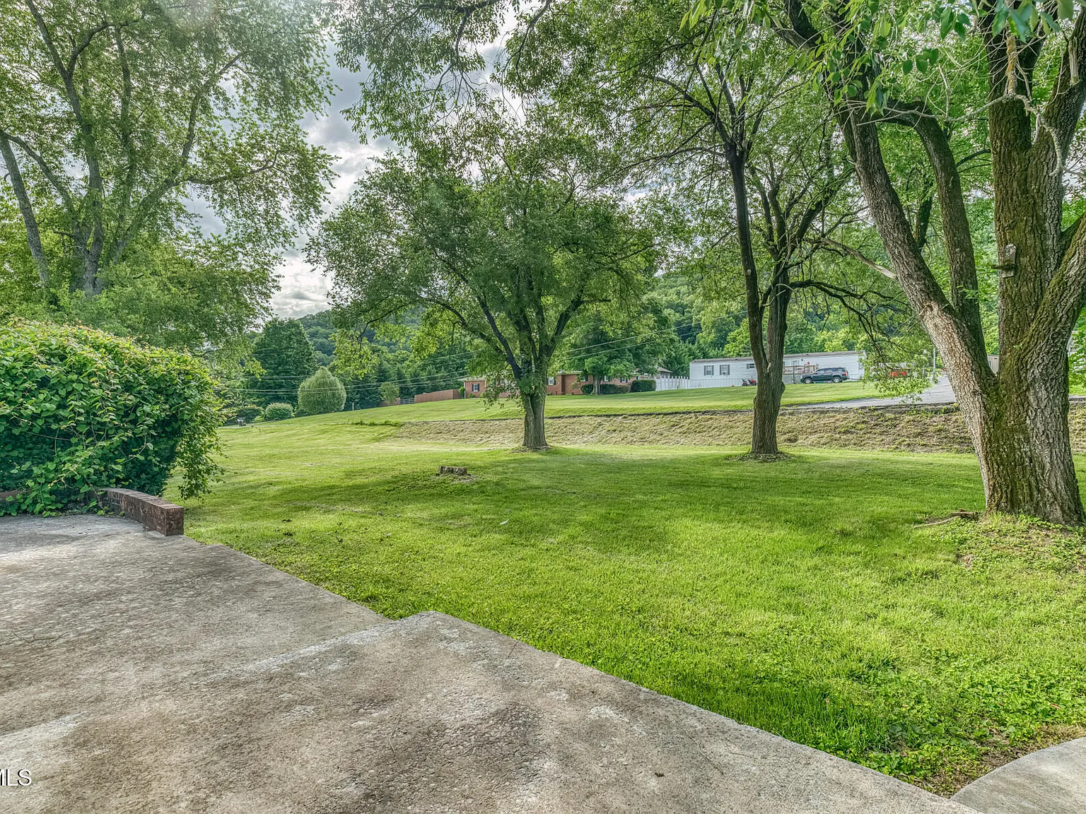 5 bed, 2960 sqft, $2,500 — Photo 2