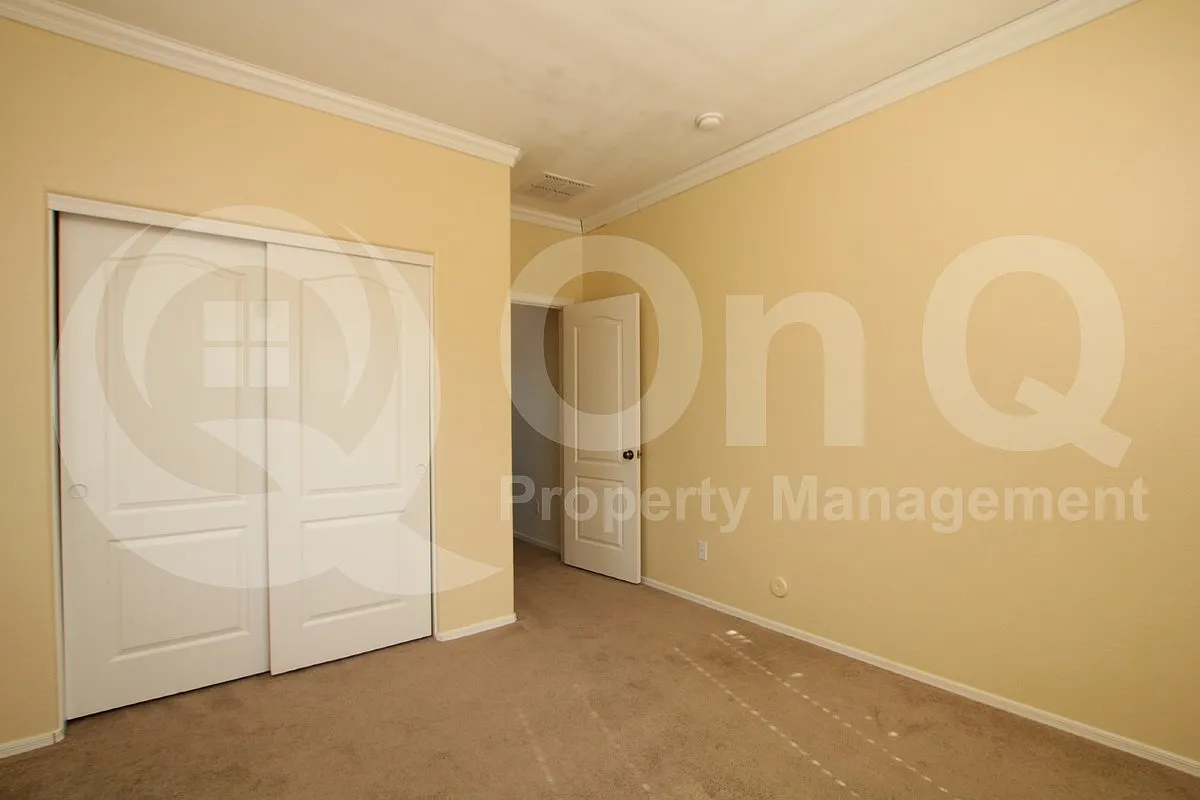 5 bed, 3.0 bath, 3261 sqft, $3,495 — Photo 4