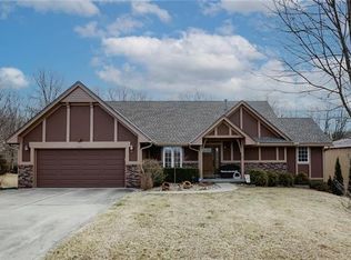 15009 Green Briar Dr, Smithville, MO 64089