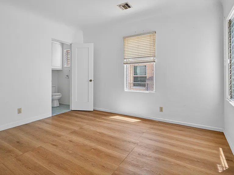 122 E Linda Vista Ave — Photo 7