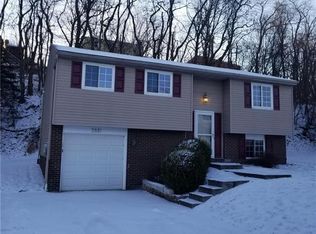 2881 Amy Dr, South Park, PA