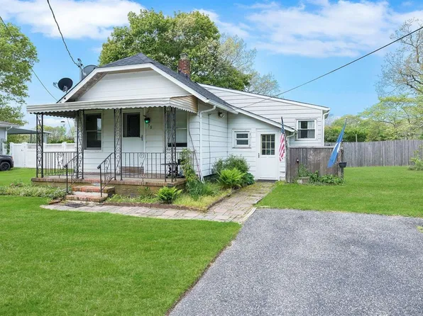 78 N Paquatuck Avenue, East Moriches, NY 11940
