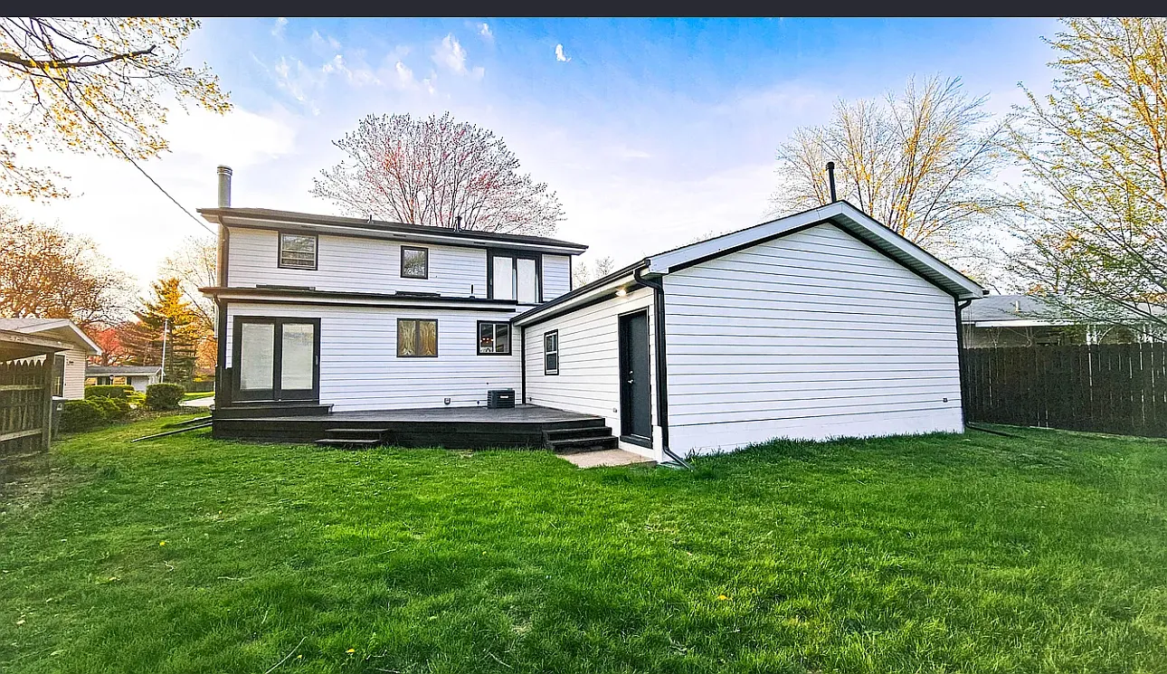 212 Belmont Ct — Photo 1