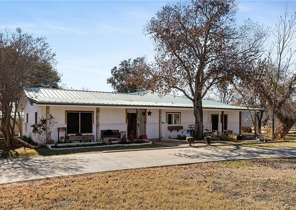 1st image of 204 Cedar Dr