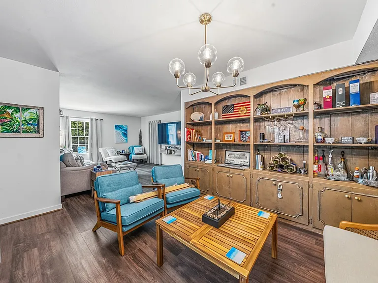 359 N Post Oak Ln #219 — Photo 11