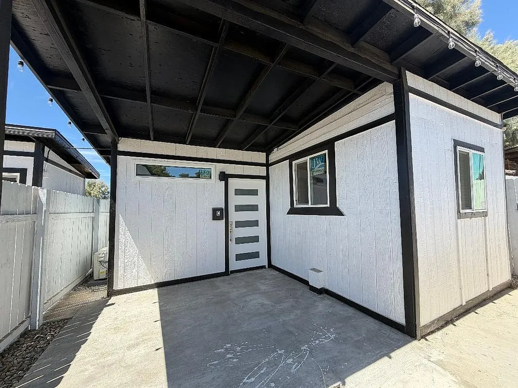 1 bed, 1.0 bath, 400 sqft, $1,600 — Photo 1