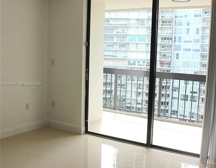 2333 Brickell Ave #1004 — Photo 2