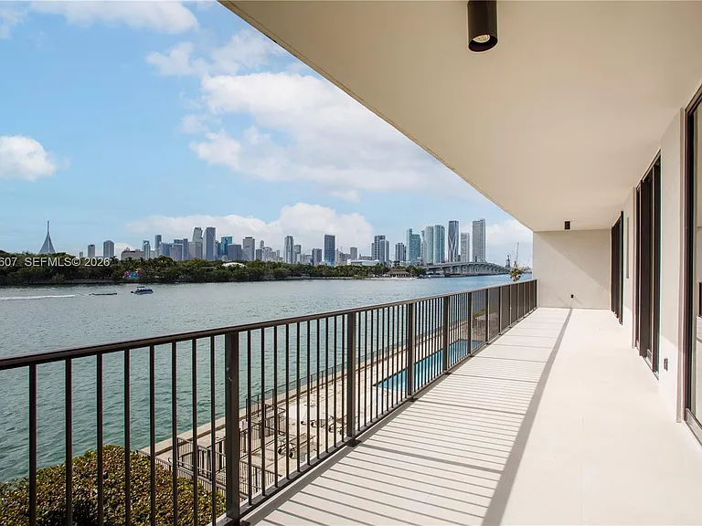 1000 Venetian Way #301 — Photo 10