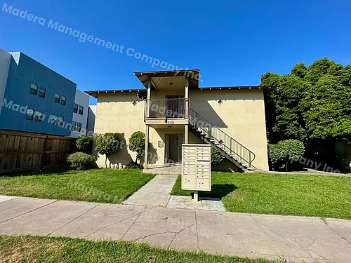 210 N C St Photo 1
