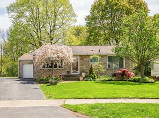 16 Culverton Dr, Rochester, NY 14609