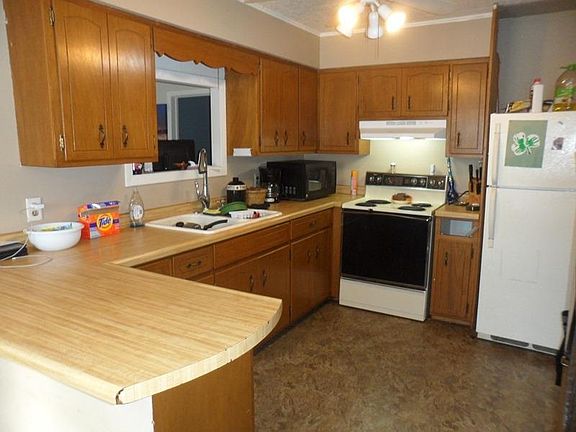 2nd image of 2322 Main Ave