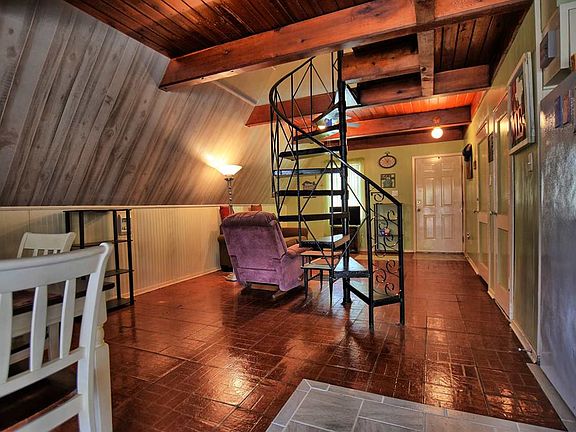 4th image of 184 W Hickory Hill Dr