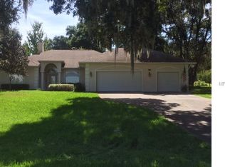 3833 Oak Pointe Dr, Lady Lake, FL 32159