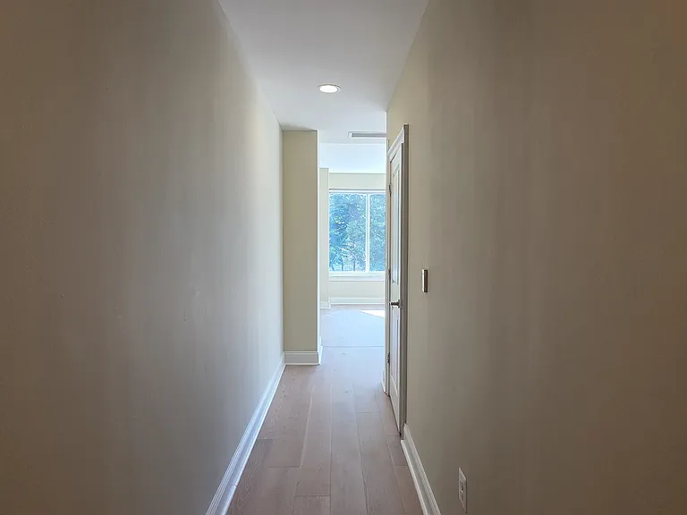 252 N Christopher Columbus Blvd #303 — Photo 2
