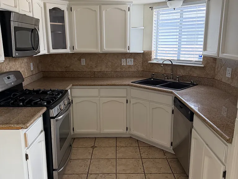 1804 Garden Gate Way — Photo 3
