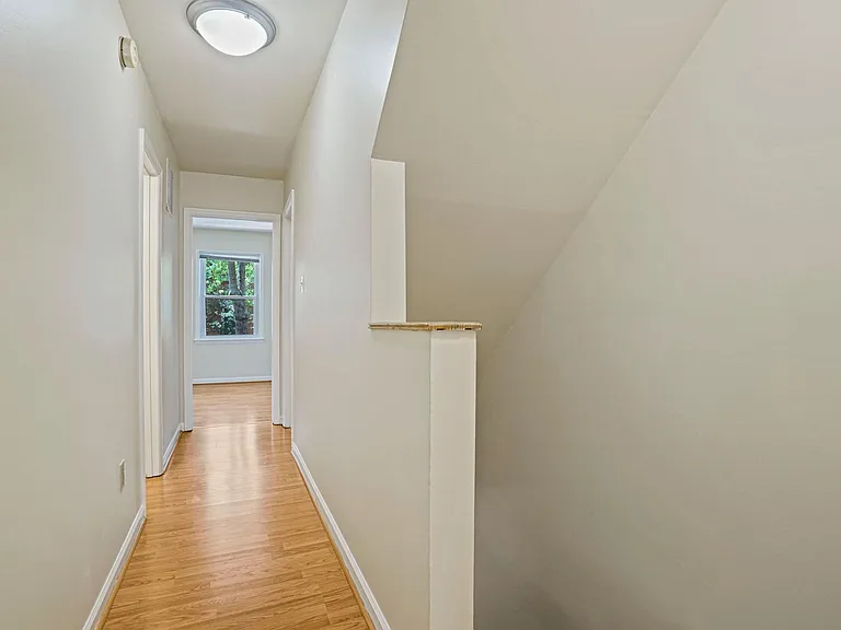 1141 N Vernon St — Photo 24