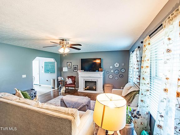 3rd image of 275 Stewart Hills Dr