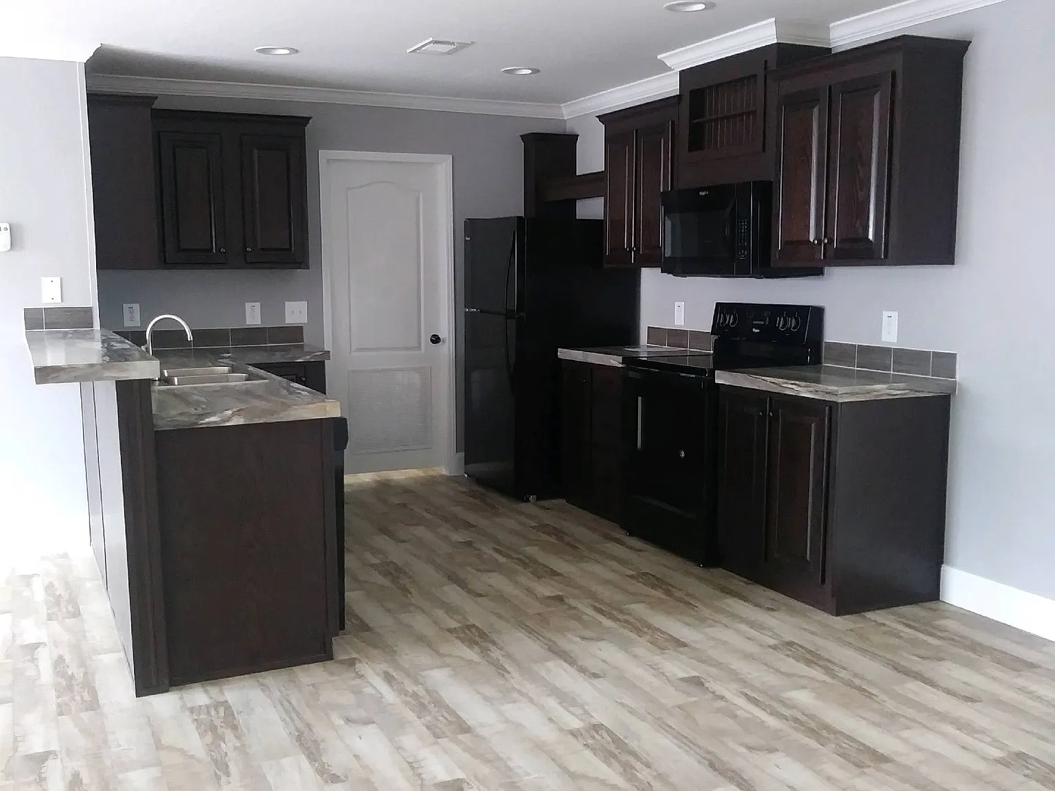 4 bed, 2.0 bath, 1568 sqft, $1,899 — Photo 2