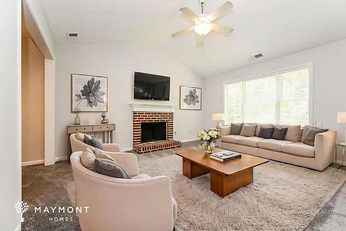 1024 Miss Amber Way — Photo 5