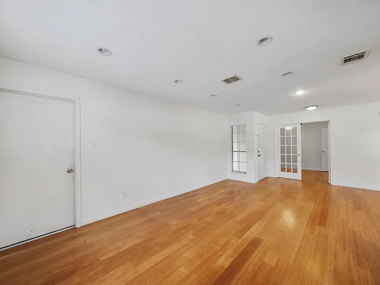 1223 Bramblebury Dr — Photo 4