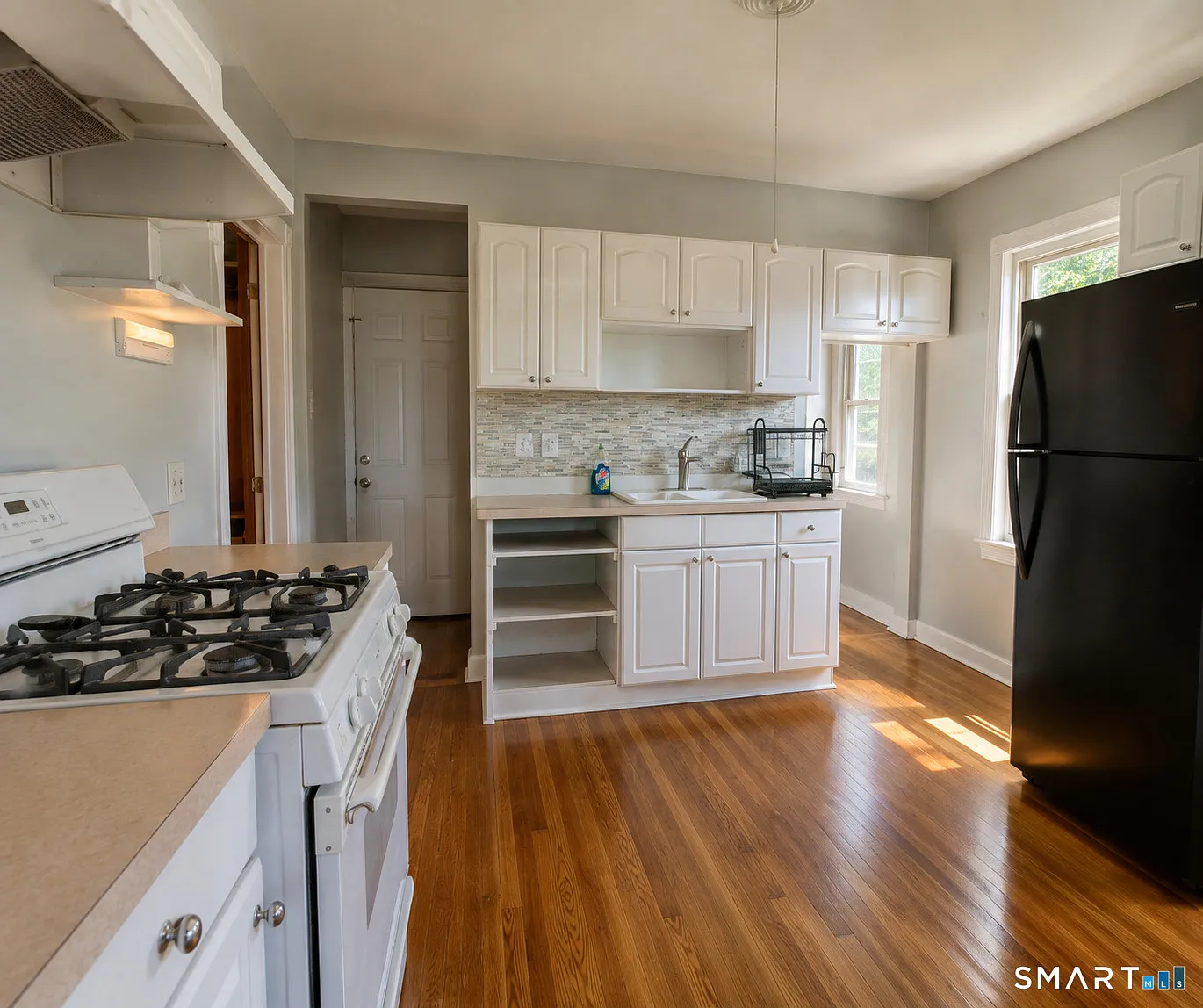 2 bed, 2.0 bath, 2703 sqft, $2,500 — Photo 2