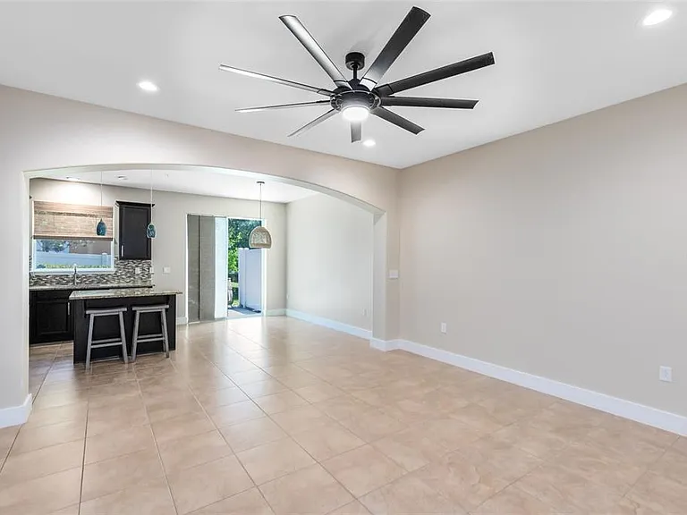 9625 Silver Buttonwood St — Photo 8