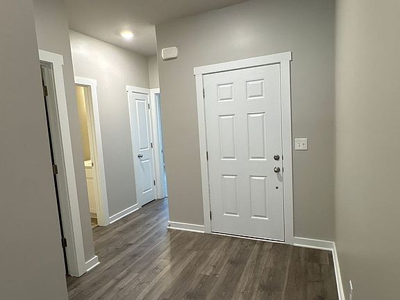 4th image of 202 Triple Crown Ct