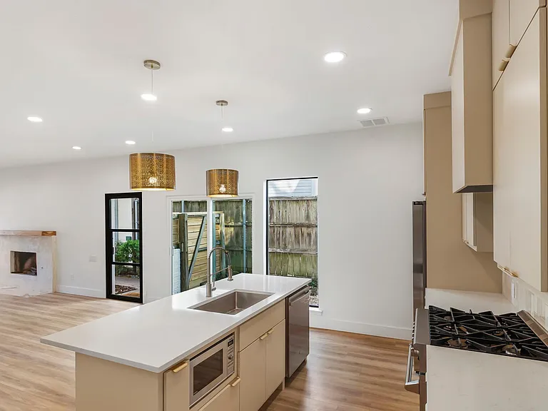 3633 Asbury St — Photo 7