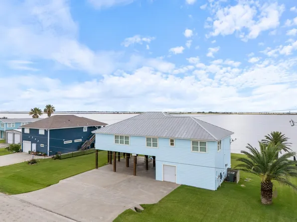 1730 W Bayshore Dr, Palacios, TX 77465
